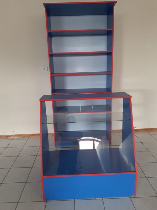 Стеллажи , витрыны,диван кожаный( натуральная бычая кожа раскладоваятс