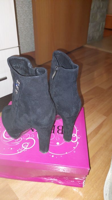 Полусапожки замшевые