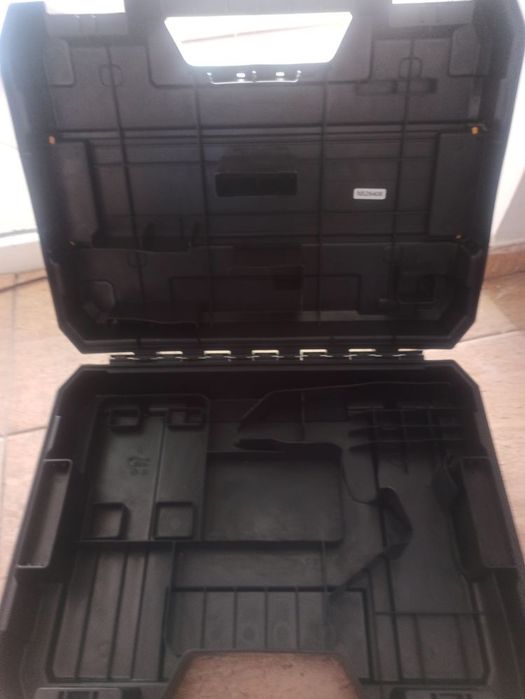 Trusa din metal pt scule