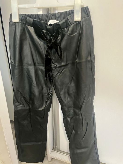 Pantaloni imitatie piele Zara12-13 ani