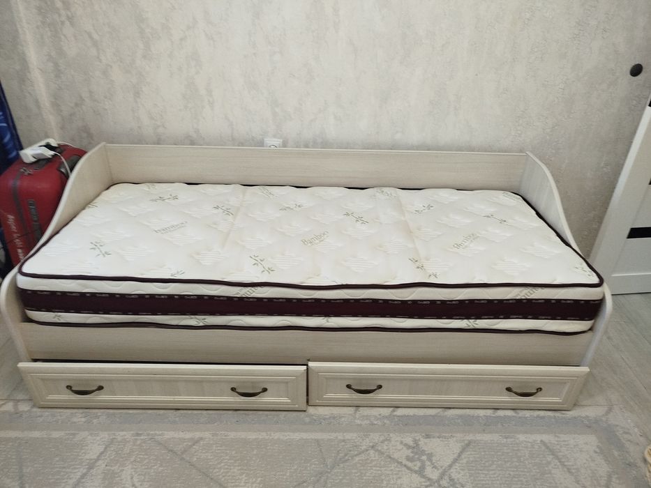 Кровать подростковая