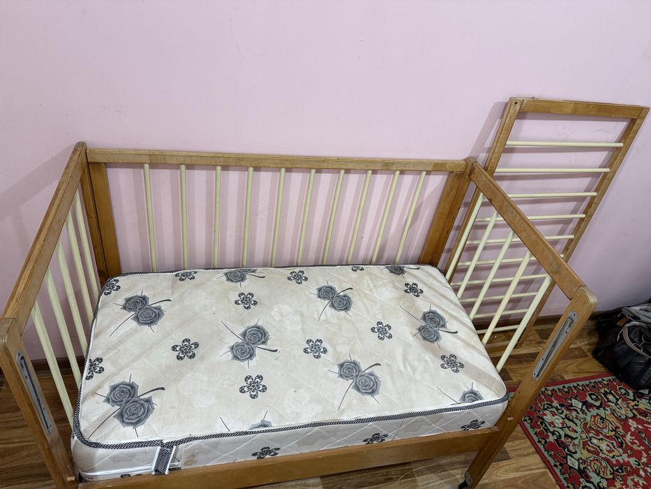 Детская кроватка с матрасом 120*60