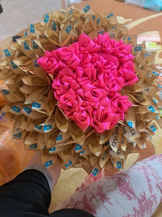 Букет из денег и из бабочек