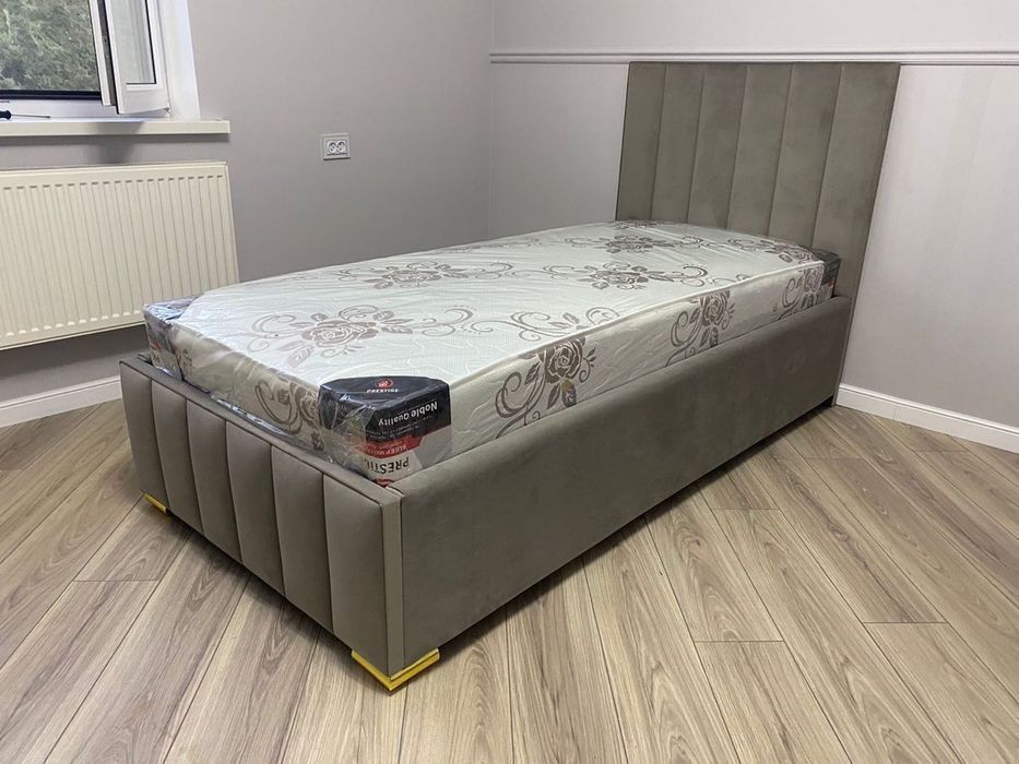 Односпальная кровать с матрасом