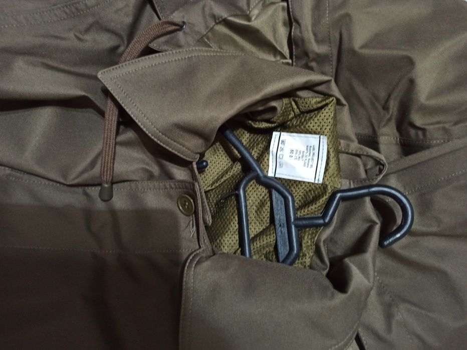 Manta de ploaie tinuta de oras