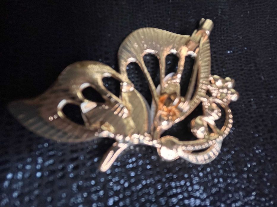 Продам броши новые