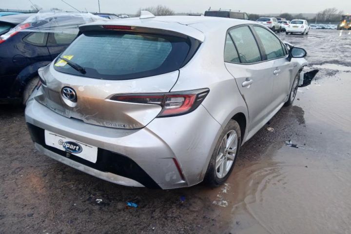 Dezmembrez Toyota Corolla E210