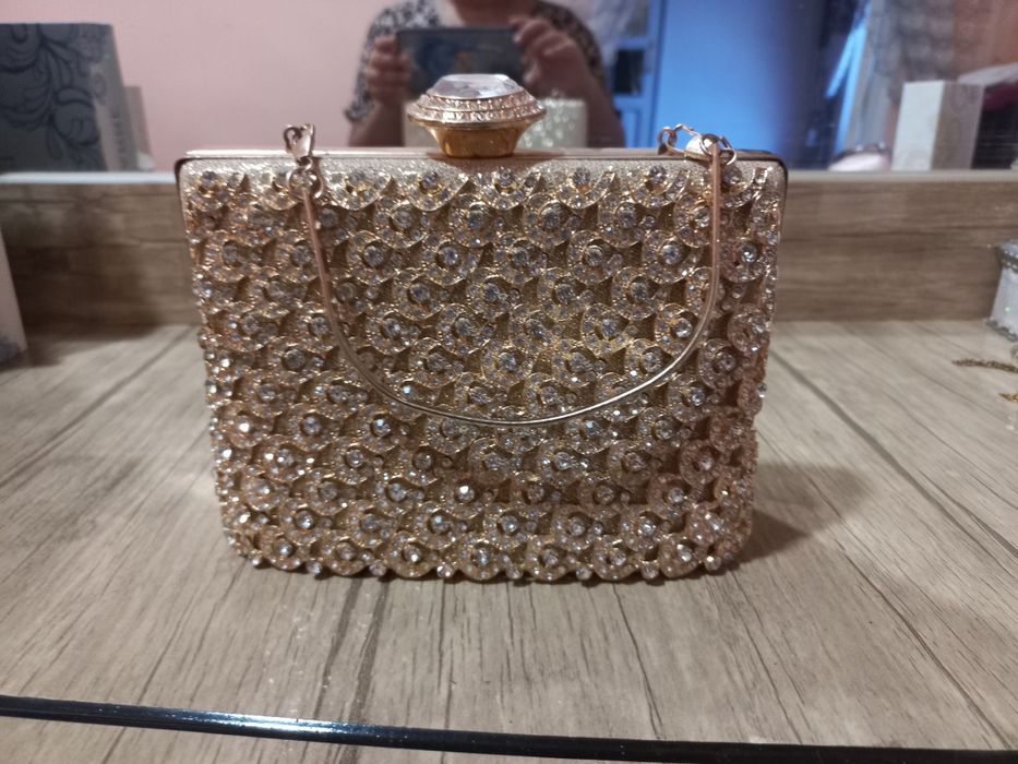 Бриллиант  сумка, тошлари турецкий, ками бор яна арзон киламиз корайма