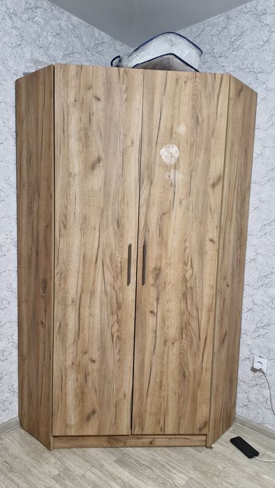 Шкаф угловой очень вместительный