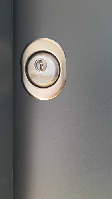 Usa metalica de exterior (curte)  reducere de la 2100 la 1500