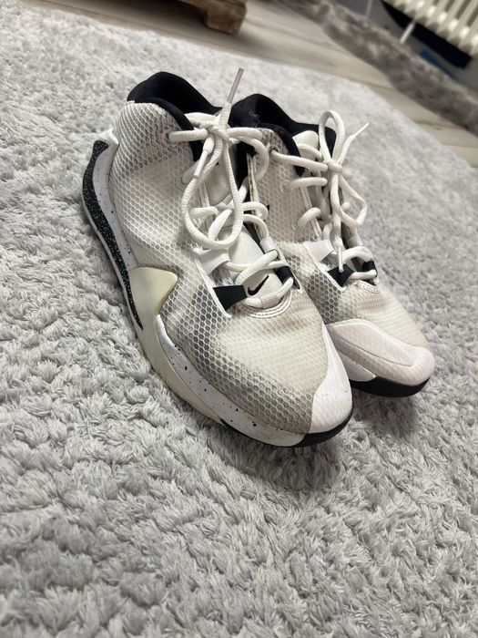 Vand adidasi …….