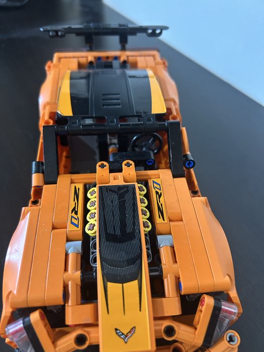 LEGO Technic 42093 Chevrolet Corvette ZR1 – portocalie
