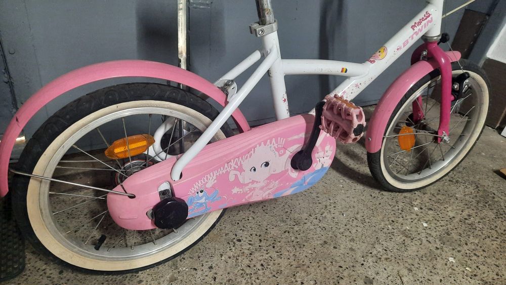 Bicicleta cu roti ajutatoare