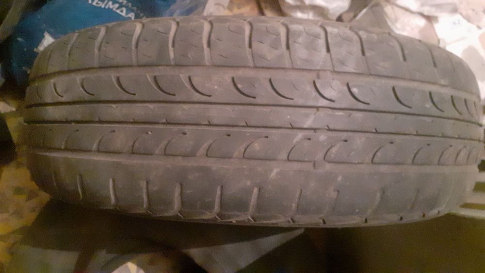 Продам летние покрышки