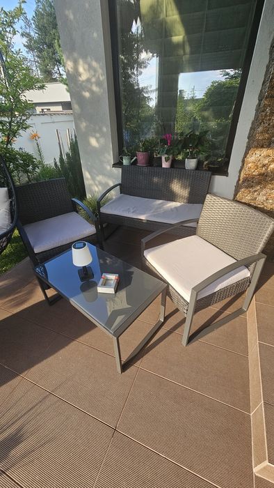 Set gradina canapea, 2fotolii , măsuță cu sticla și perne