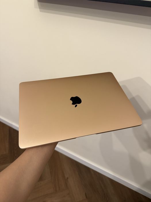 Продам Macbook Air 2018 г. pink