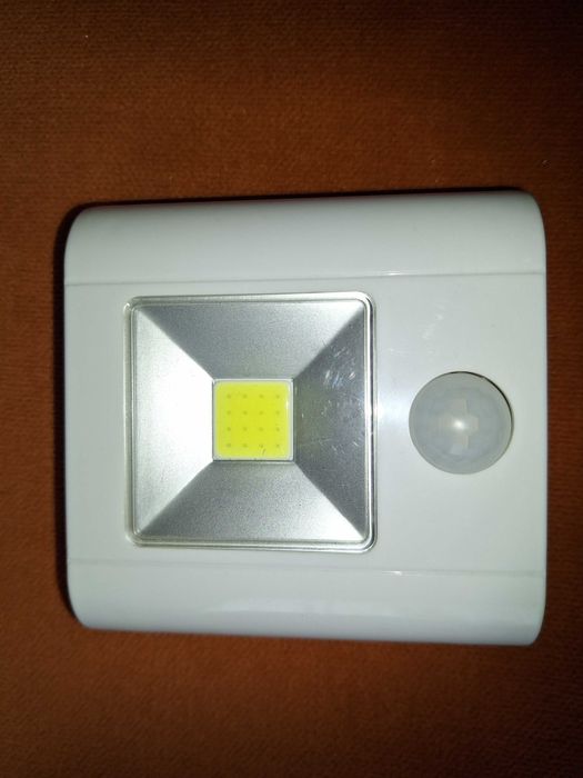 Lampa LED – LIFE cu senzor de miscare, cu magnet, 50 lumeni,  3xAAA