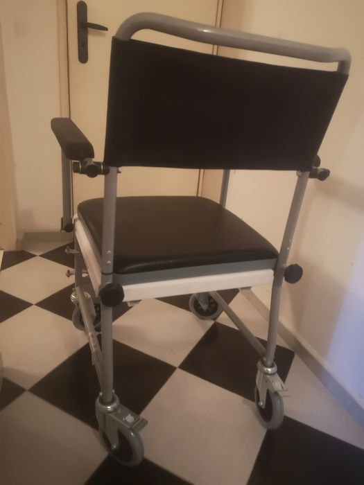 Инвалиден стол изключително запазен