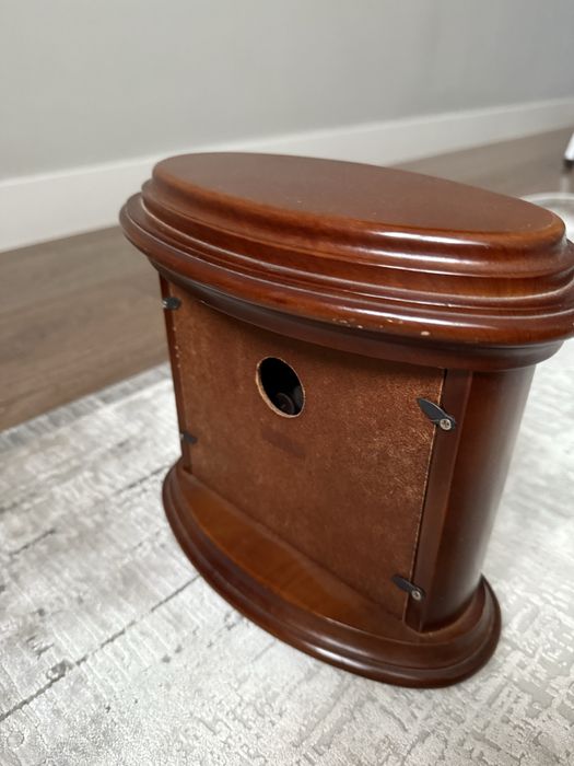 Продам часы дерево