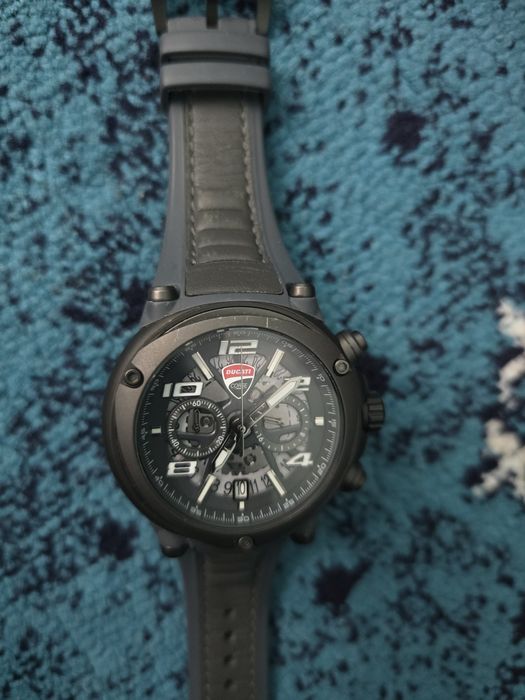 Кварцевые часы Ducati CORSE