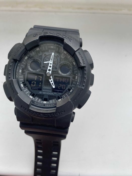 Мъжки часовник Casio "G-shock" с будилник и хронограф