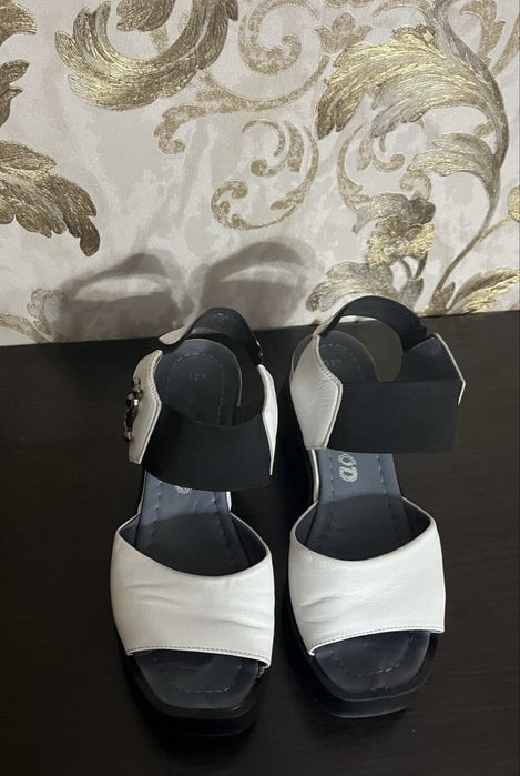 Продам босоножки