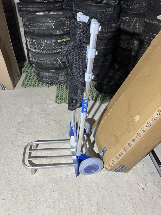 Чисто нова количка за пренос на багаж