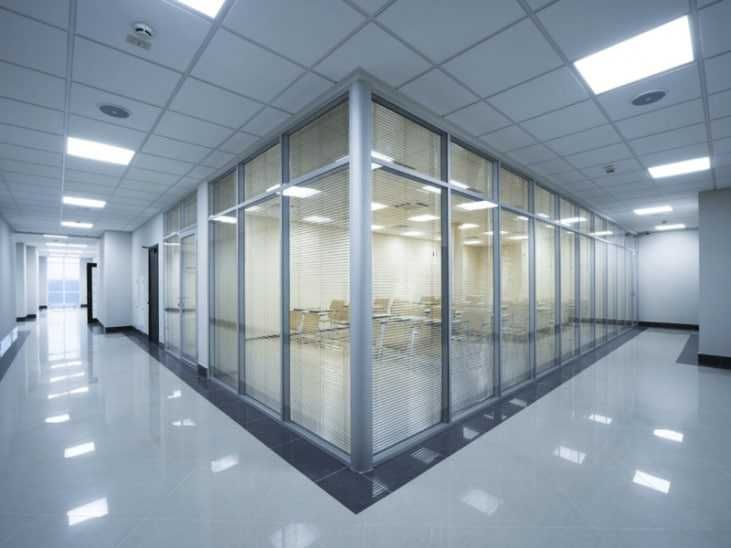 Стеклянная перегородка   гардероб  Фасады витраж    стекла для зданий.