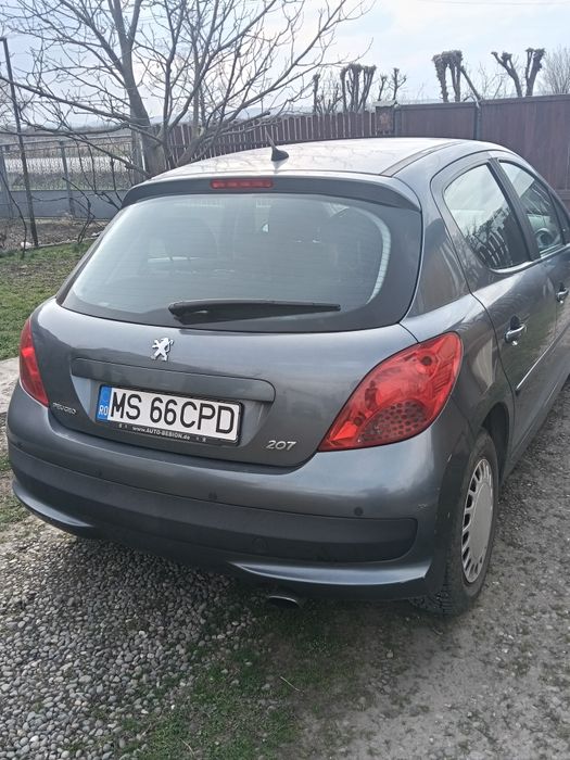 Vând Peugeot 207