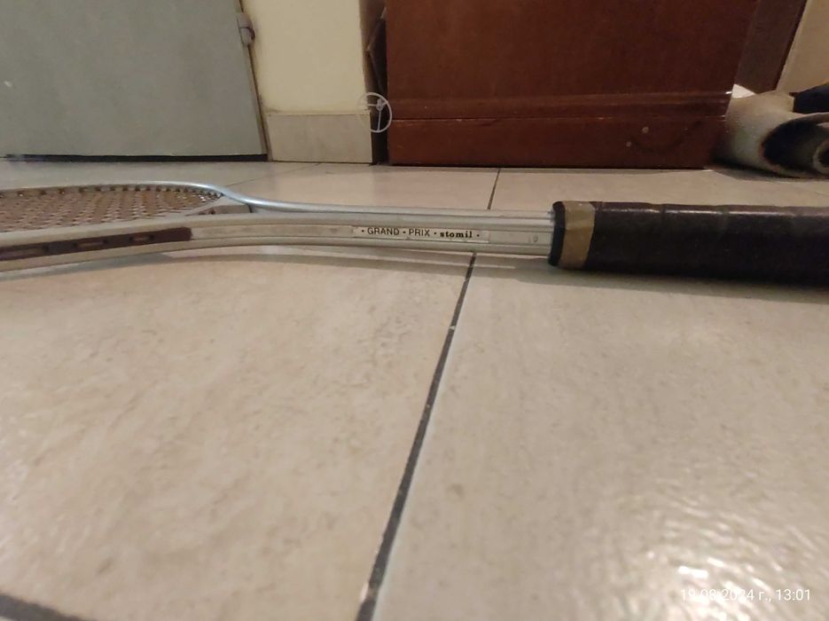 Ракети за тенис на корт и бадминтон