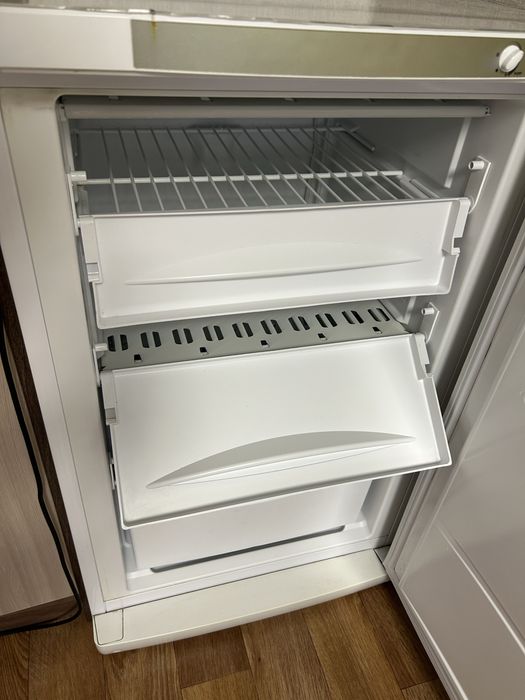 Продам морозильник