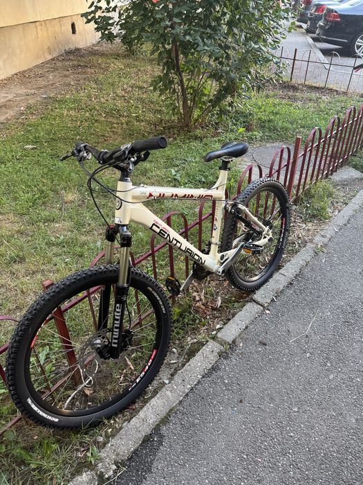 Bicicleta full suspenison  centurion