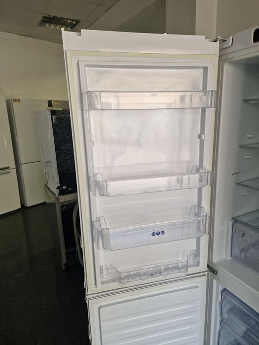 Хладилник с фризер Whirlpool A++ No Frost