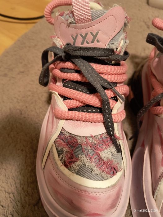 Vand adidasi roz marimea 37 cu piele pe interior