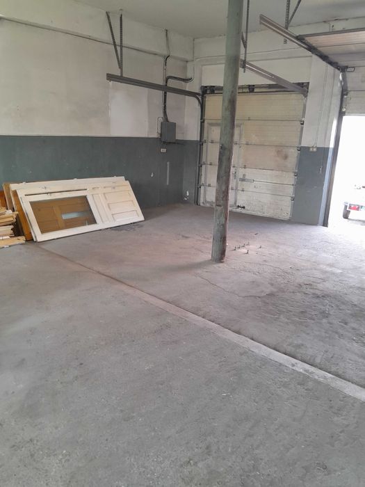 Inchiriez hala in Falticeni.