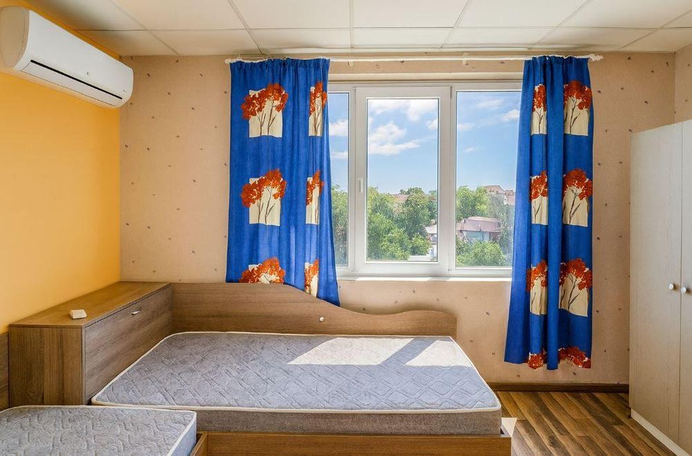 Етаж от къща в района на Владислав Варненчик!