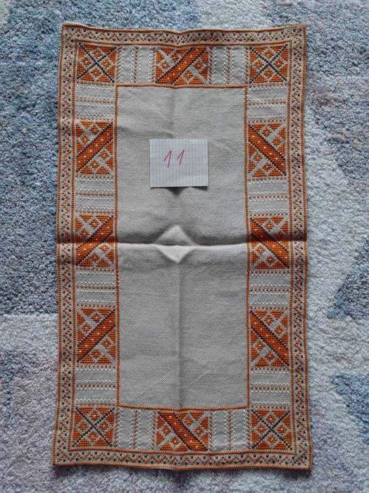 Ръчно бродирани карета на ленена панама с конци Мулине