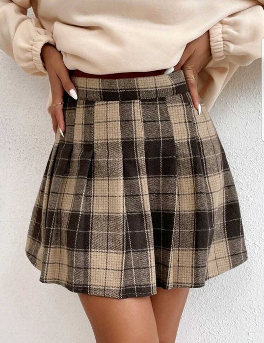 Fusta scurta in carouri