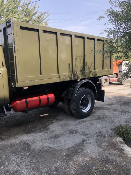 Zil 131 mashinasi sotiladi