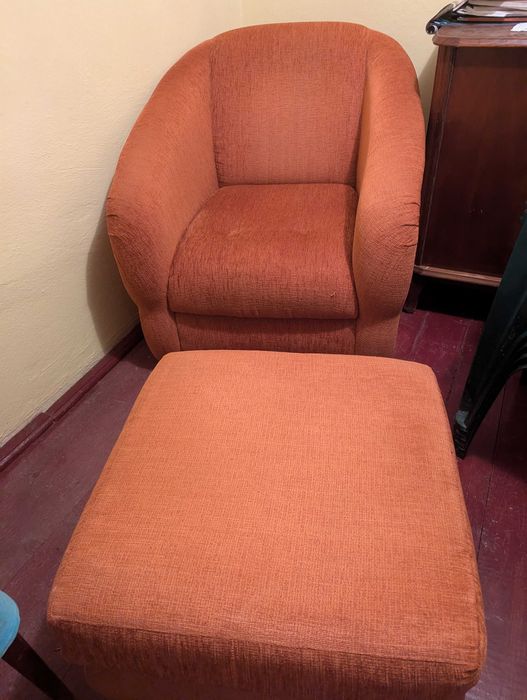 Fotoliu cu taburet Elvila – SUPER CONFORT | Stil retro elegant