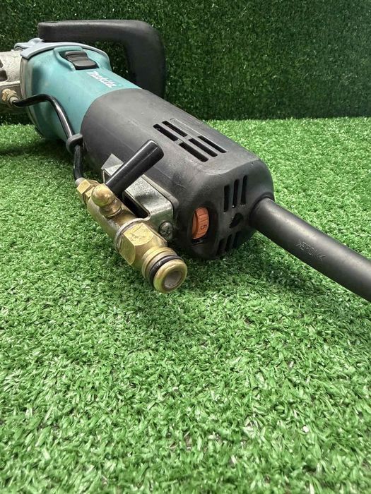 Полираща машина за камък Makita PW5000CH с регулаж на оборотите