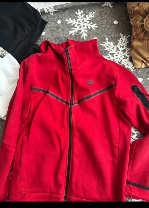 De vânzare Nike tech roșu