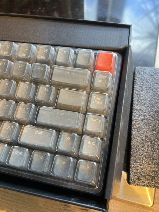 Keycron K2 tastatura mecanica wifi sau pe fir, Mac si Windows, ambalaj original, doar testata