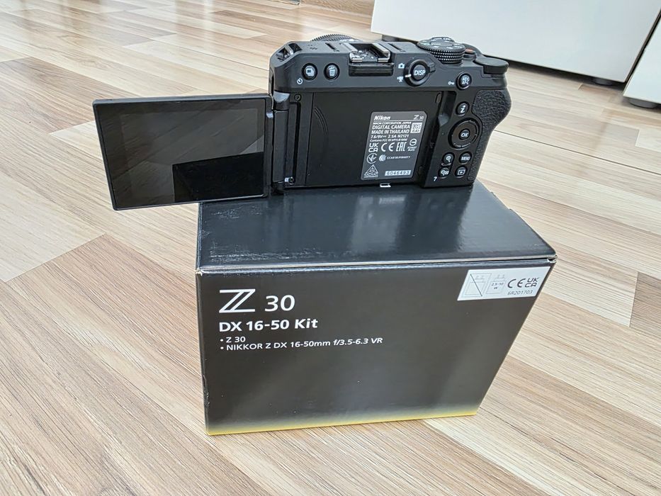 Aparat foto Mirrorless Nikon Z30, obiectiv 16-50 plus card 128Gb