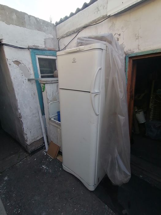 Холодильник indesit