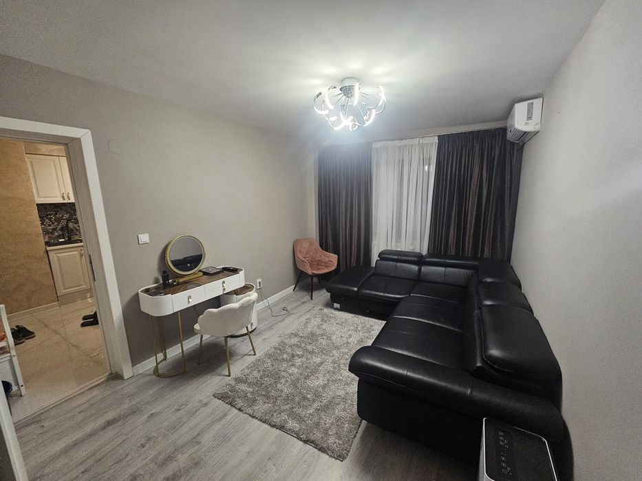 Închiriez apartament doua camere.