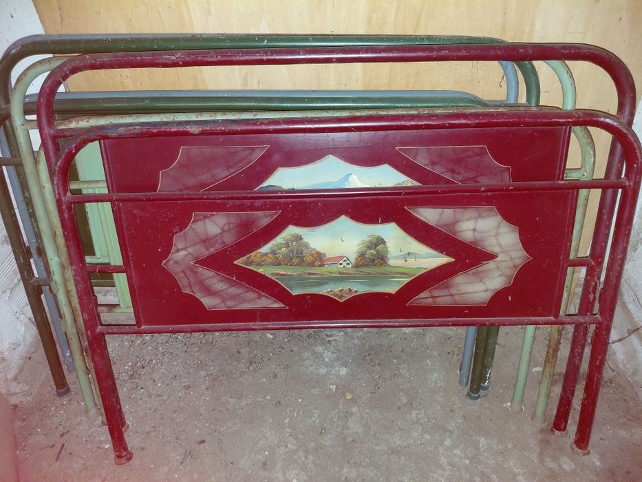 Метални рамки за легла