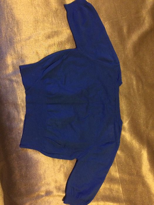 Тъмно синьо болеро на Mango;Тъмно сива рокля