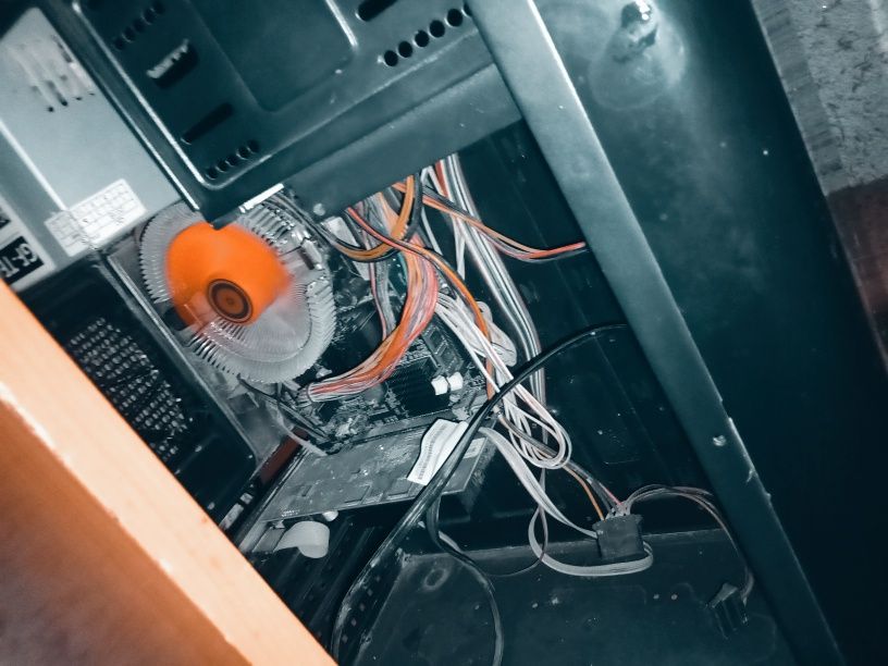 Zudlik bilan Igravoy Kompyuter Sotiladi!