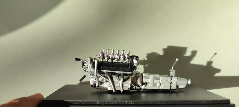 1:18 Ferrari 250 GTO двигател